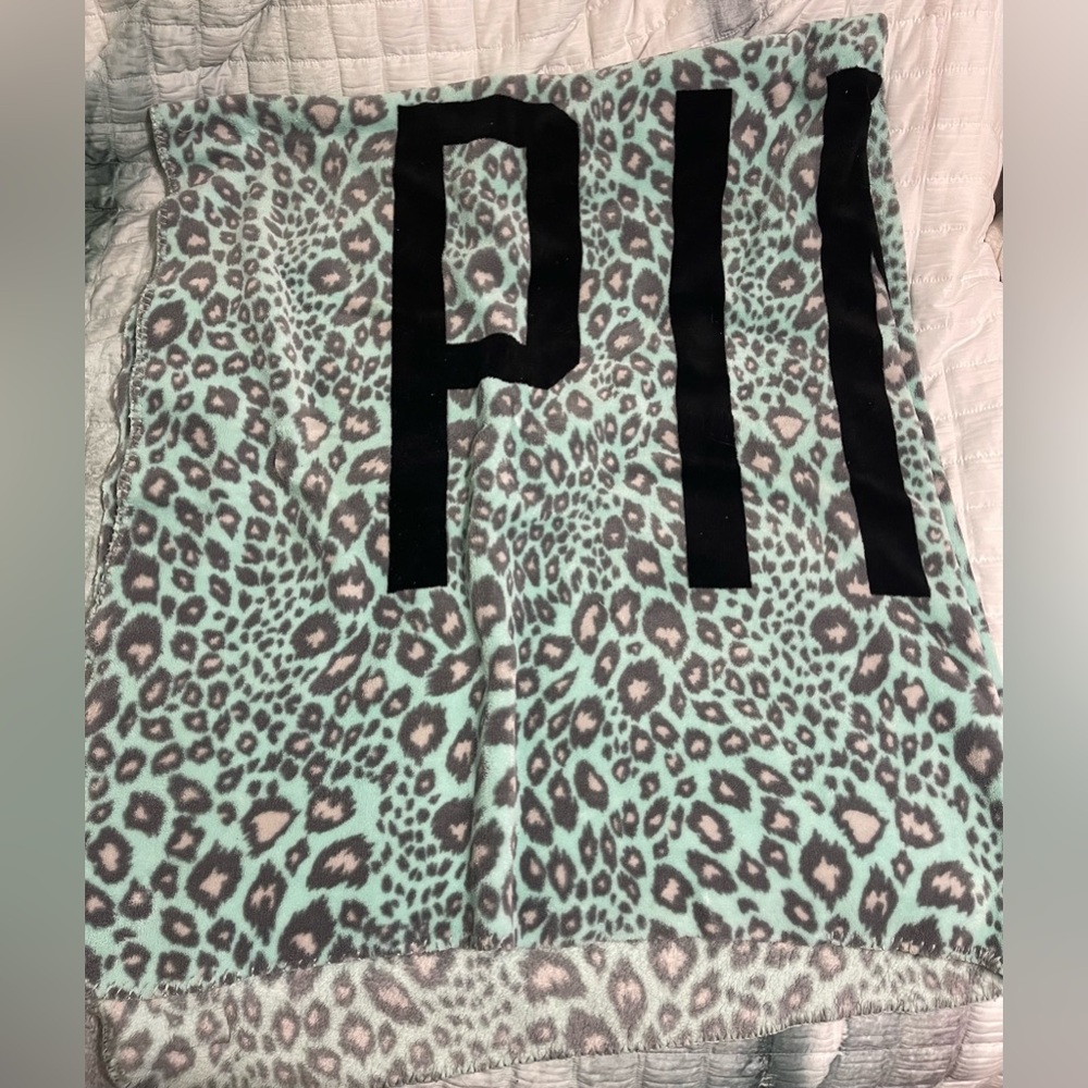 Victoria secret pink throw blanket